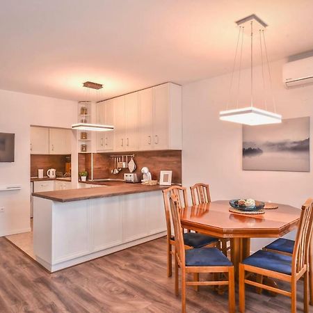 סופיה South Park, Vitosha View, 2-Bdr, 2-Bthr Apartment By Flat Mаnager מראה חיצוני תמונה